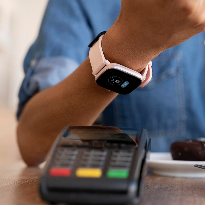 Featured image for Wearable Technology in Restaurants: Digitizing the Restaurant Workplace